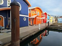 Beautiful house boats.