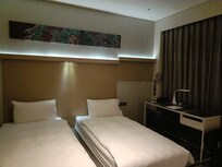 ツインルームシングルベッド窓無し部屋