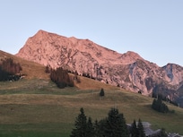 Vue du chalet au coucher du soleil