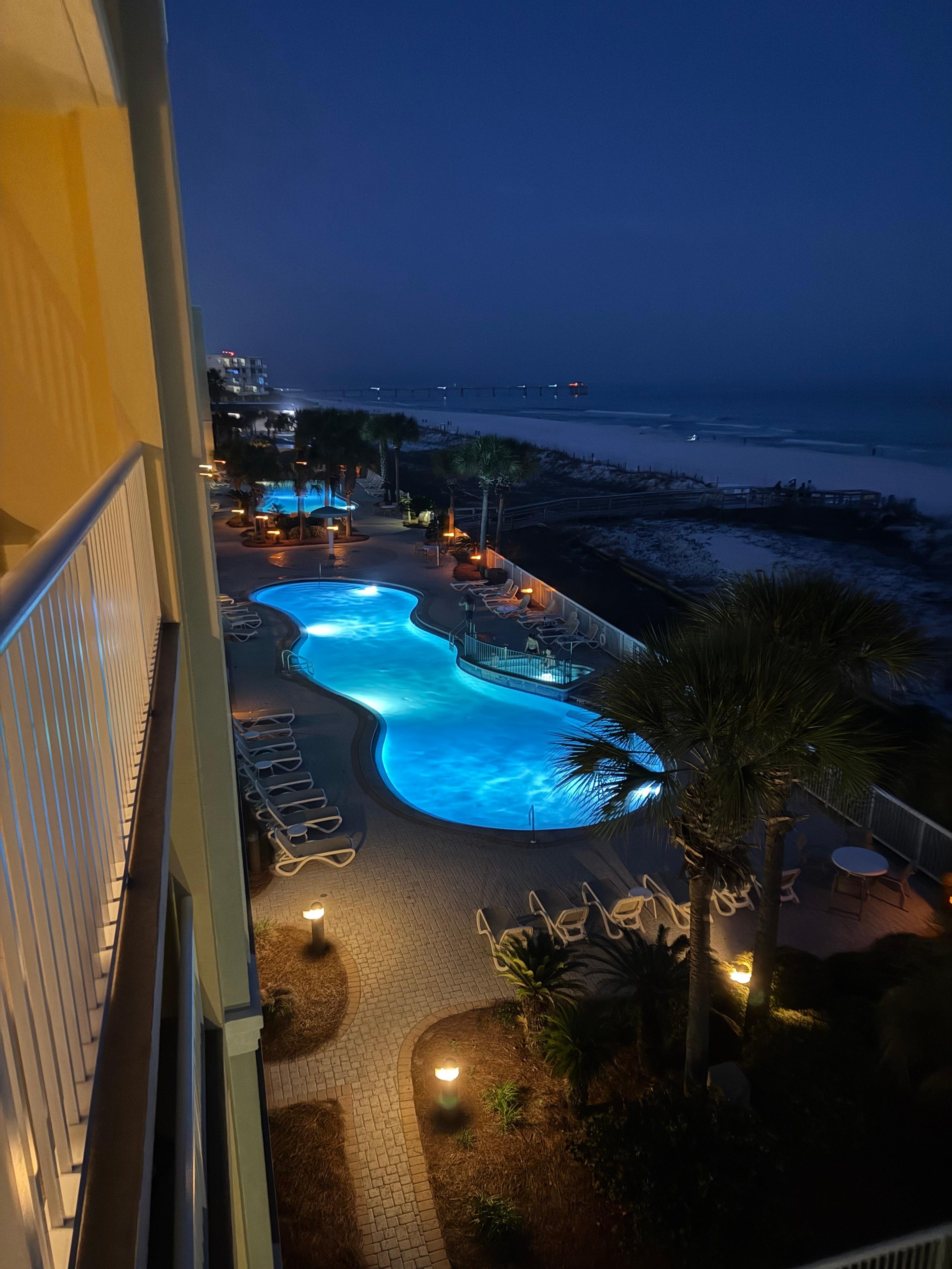 Gorgeous pools and hot tub!!