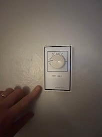 NO AIR CONDITIONING