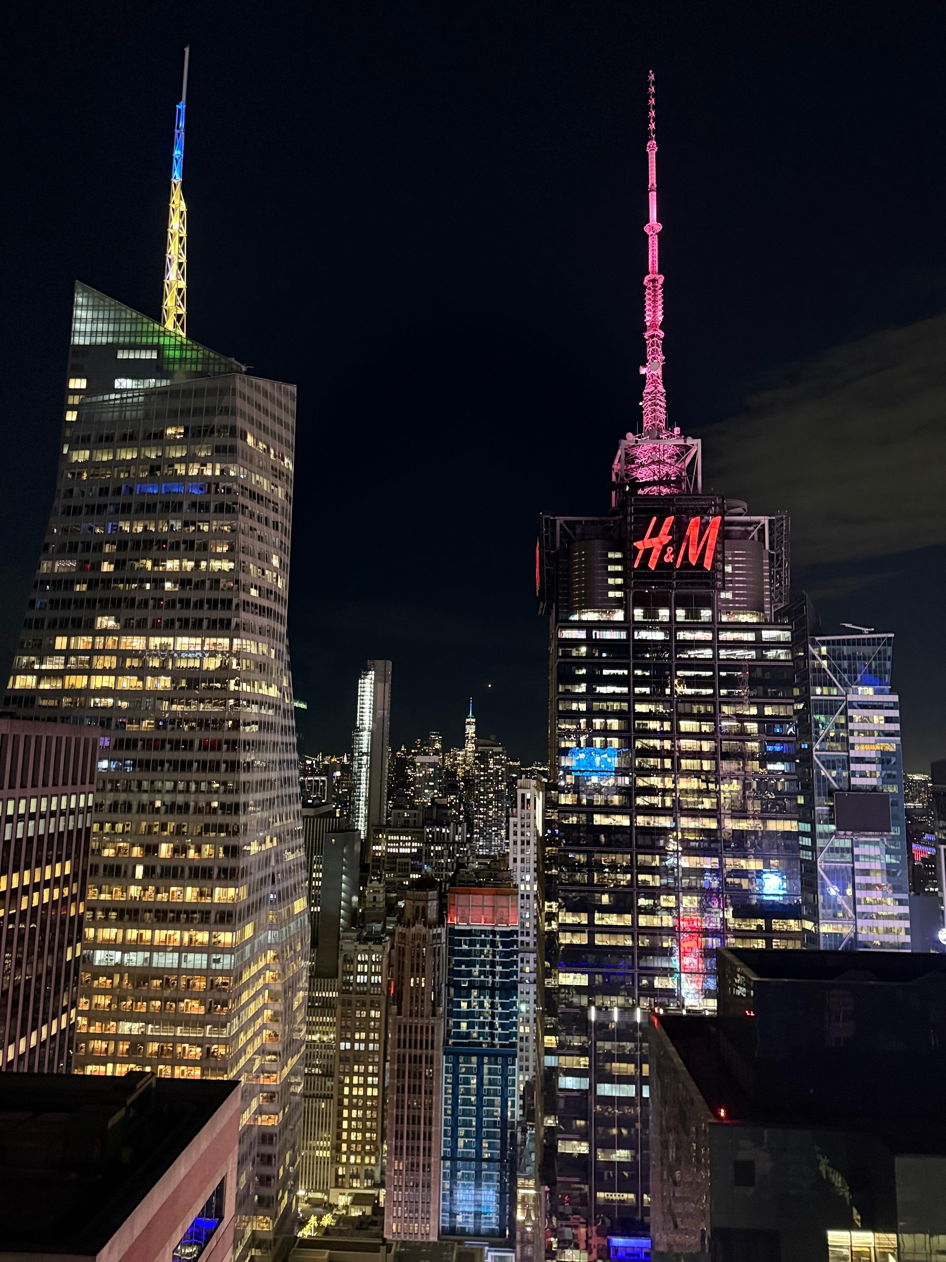 Balcony 54th floor bar & you’ll get these amazing views. Enter hotel lobby, go right to the elevator and straight to the 54th bar floor. 