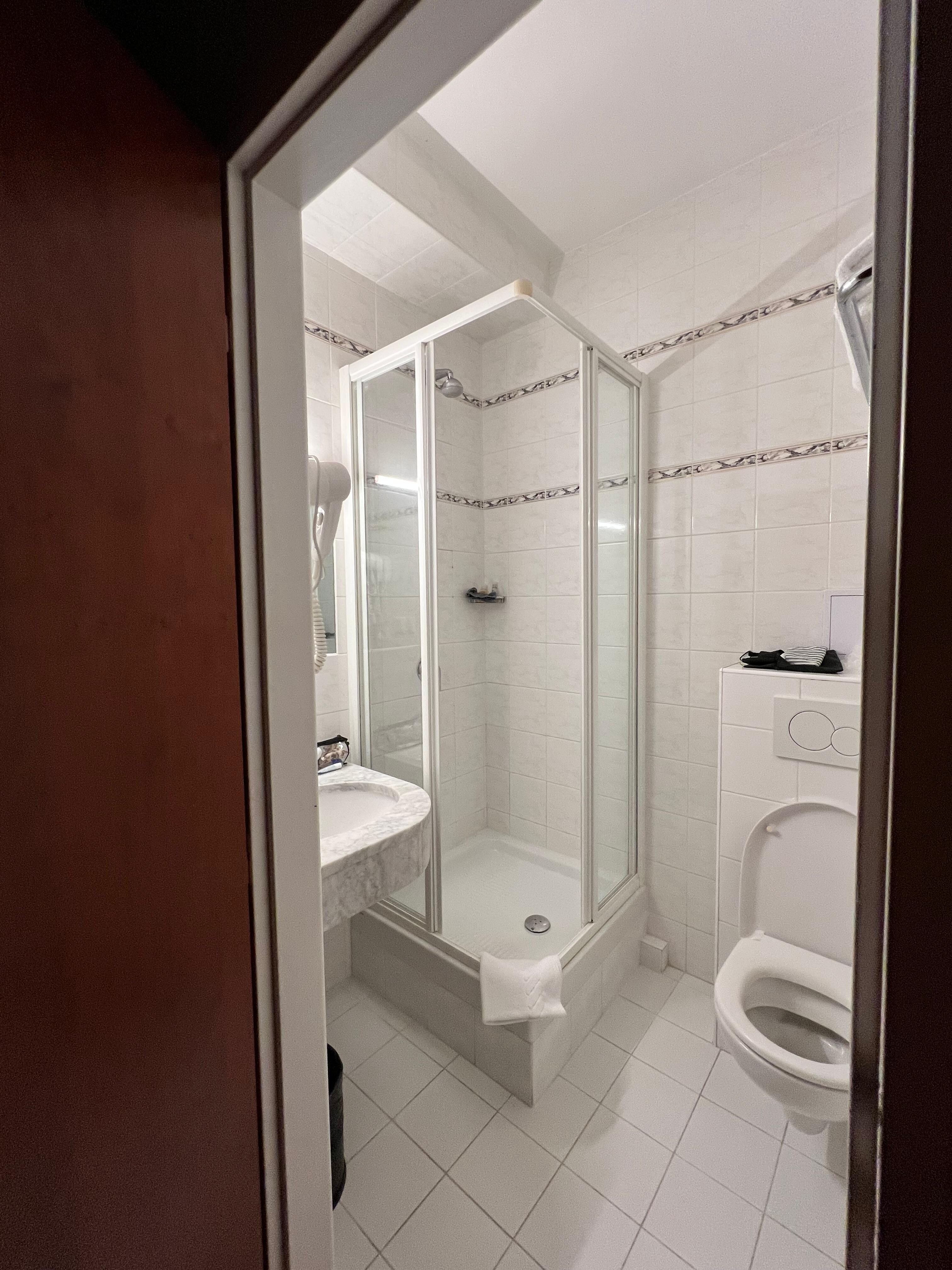 Salle de bain très propre 