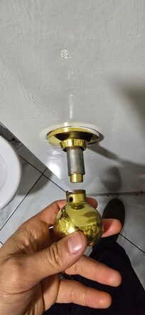 maniglia rotta e conseguente locco della porta