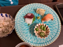 さしみと湯葉の盛り合わせ