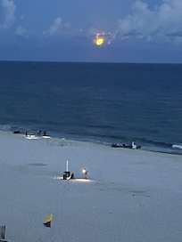Night view of the moon from the balcony!