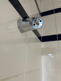 Suporte para ducha quebrado