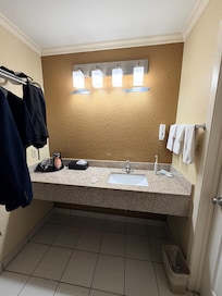 Mirror fixtures - no mirror