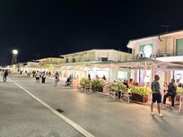 Tolle, sehr lange Strandpromenade