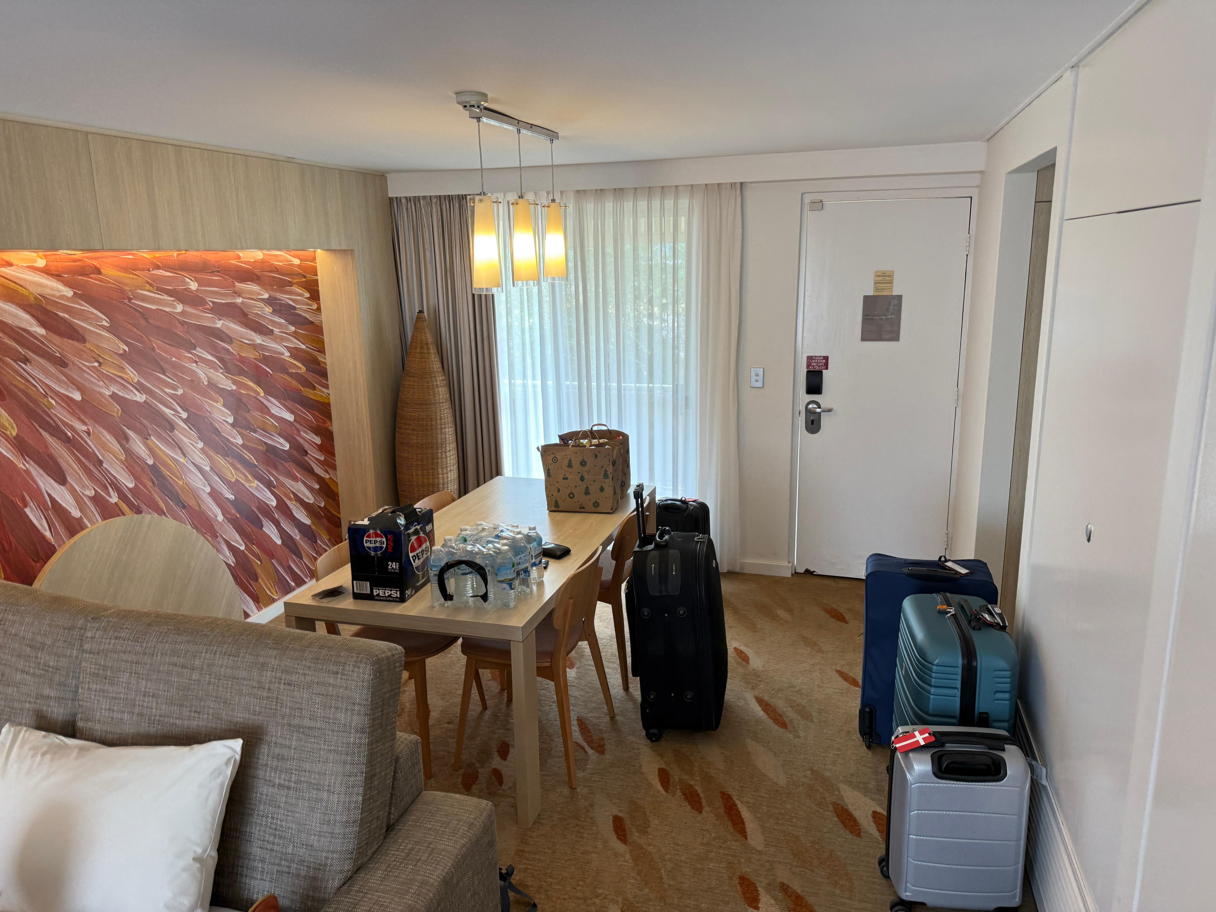 Entrance and diningarea