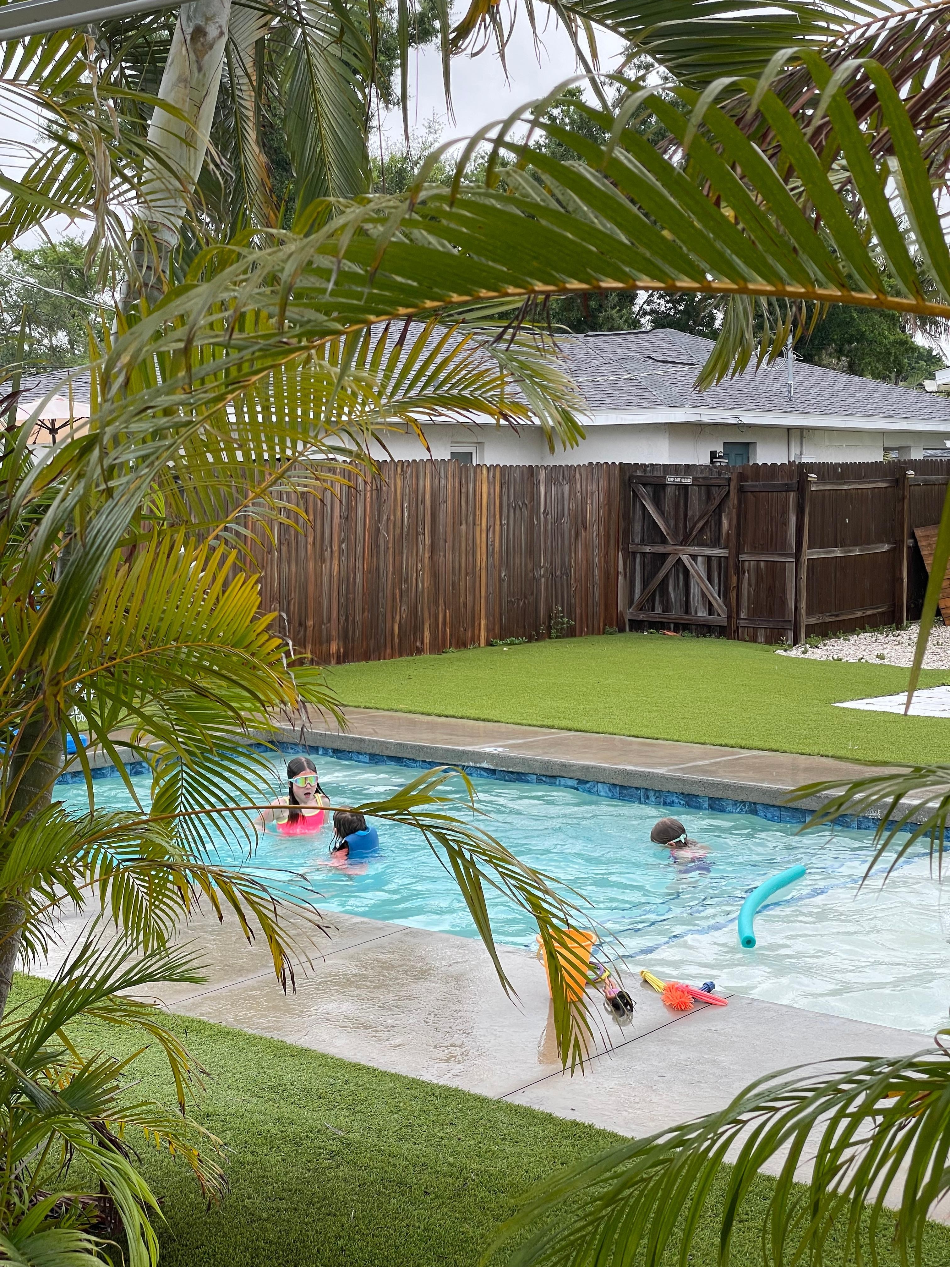 Even in the rain you can enjoy the pool shed/cabana to look on 