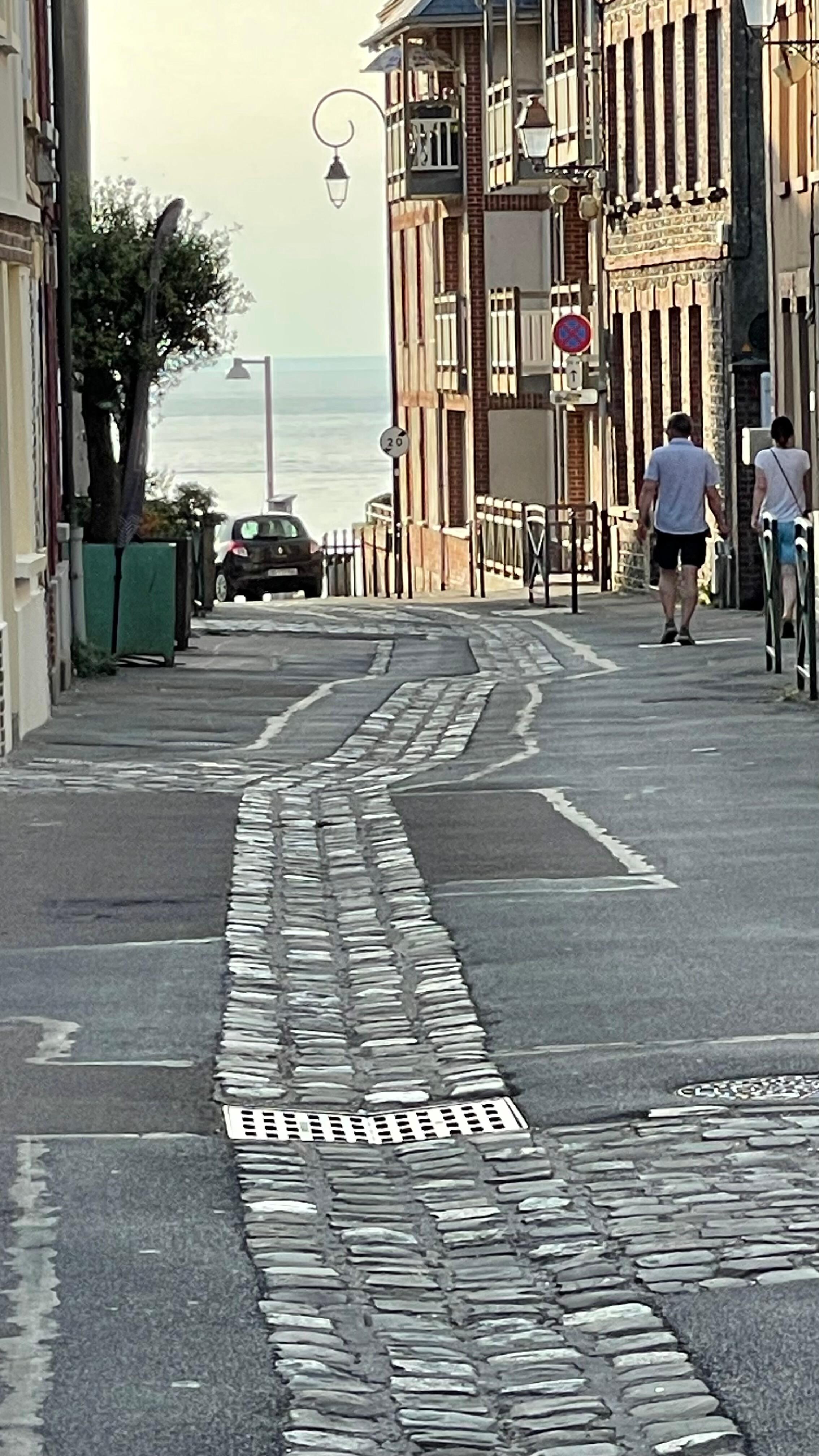 Dorfstraße zum Strand