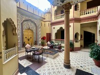 Aufenthaltsbereich im Hotel