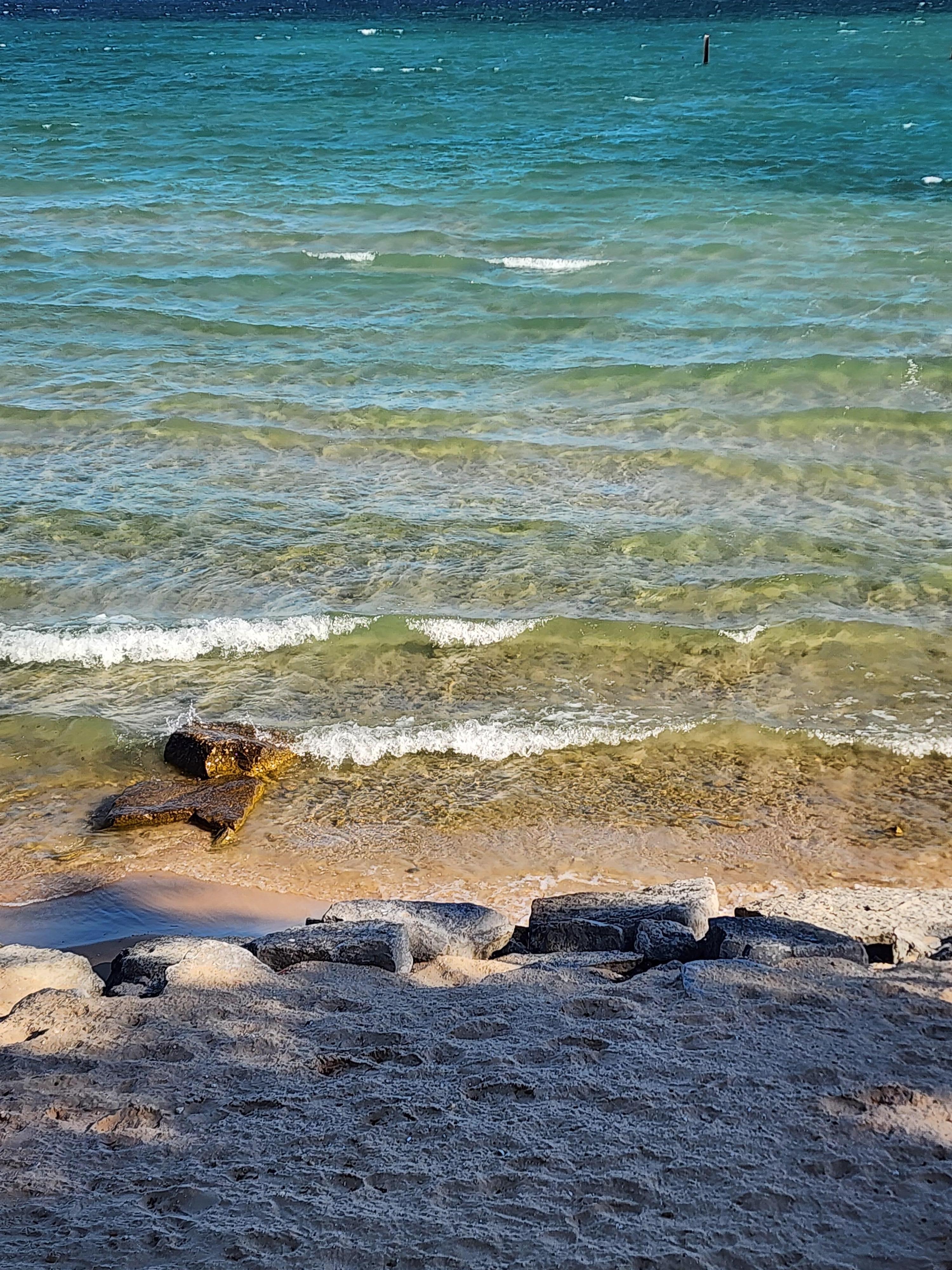 Beautiful water and waves makes the most relaxing sound