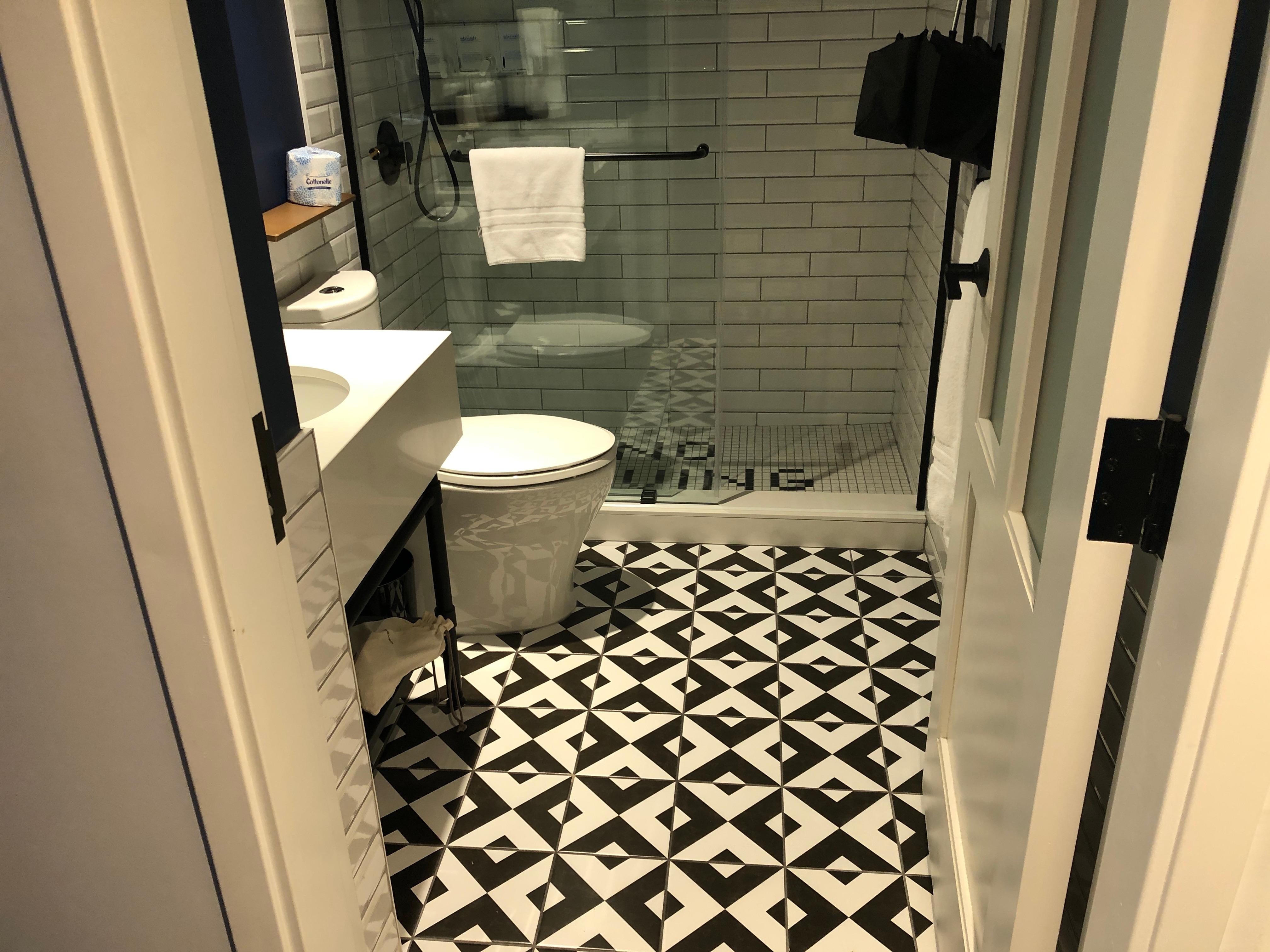 Well equipped bathroom