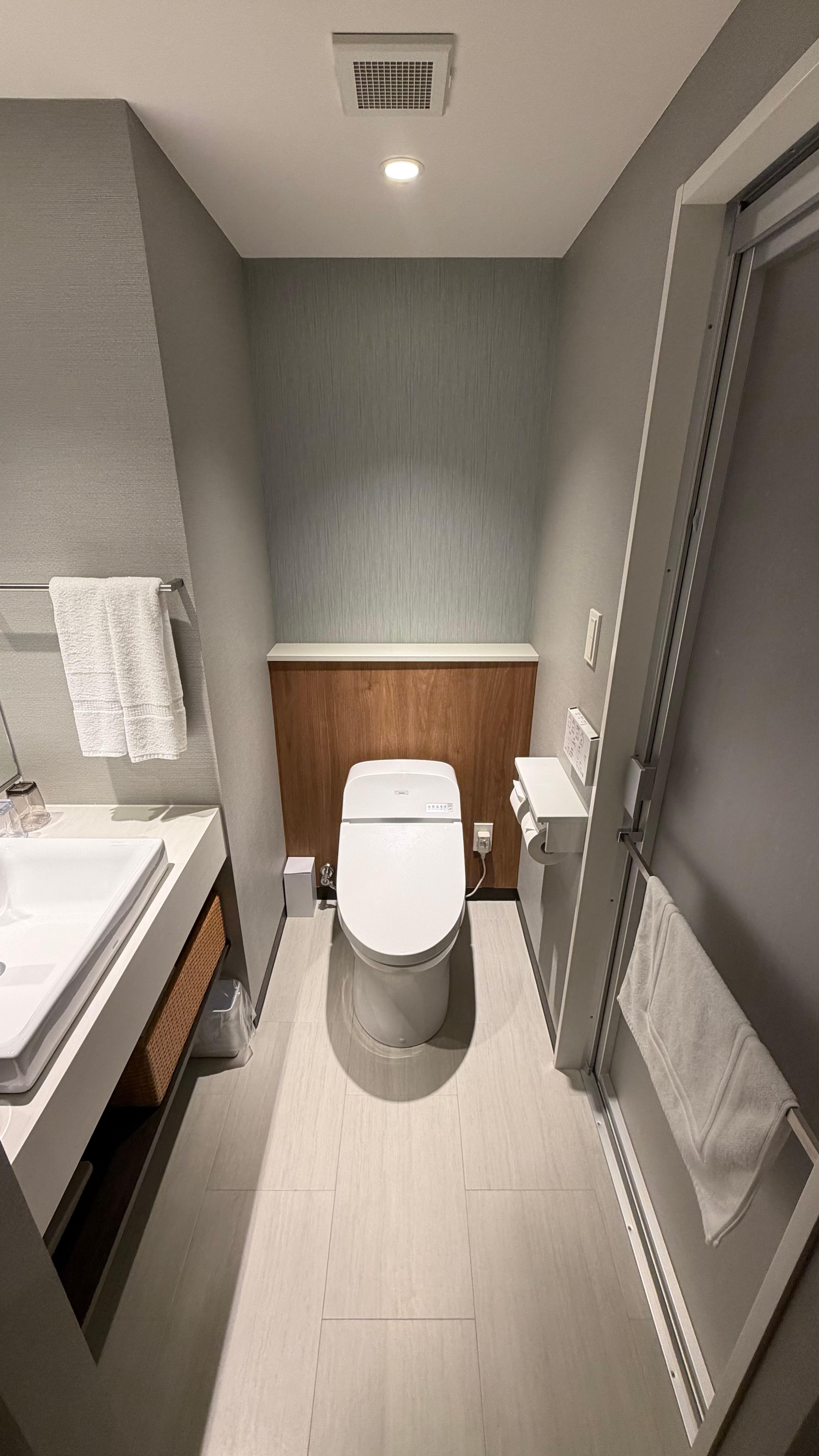 Separation between wet and dry zone