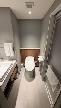 Separation between wet and dry zone