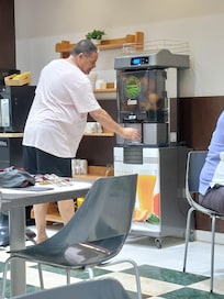 Fresh orange juice machine