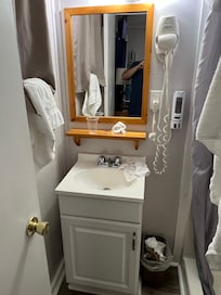 Tiny bath with no room for toiletries