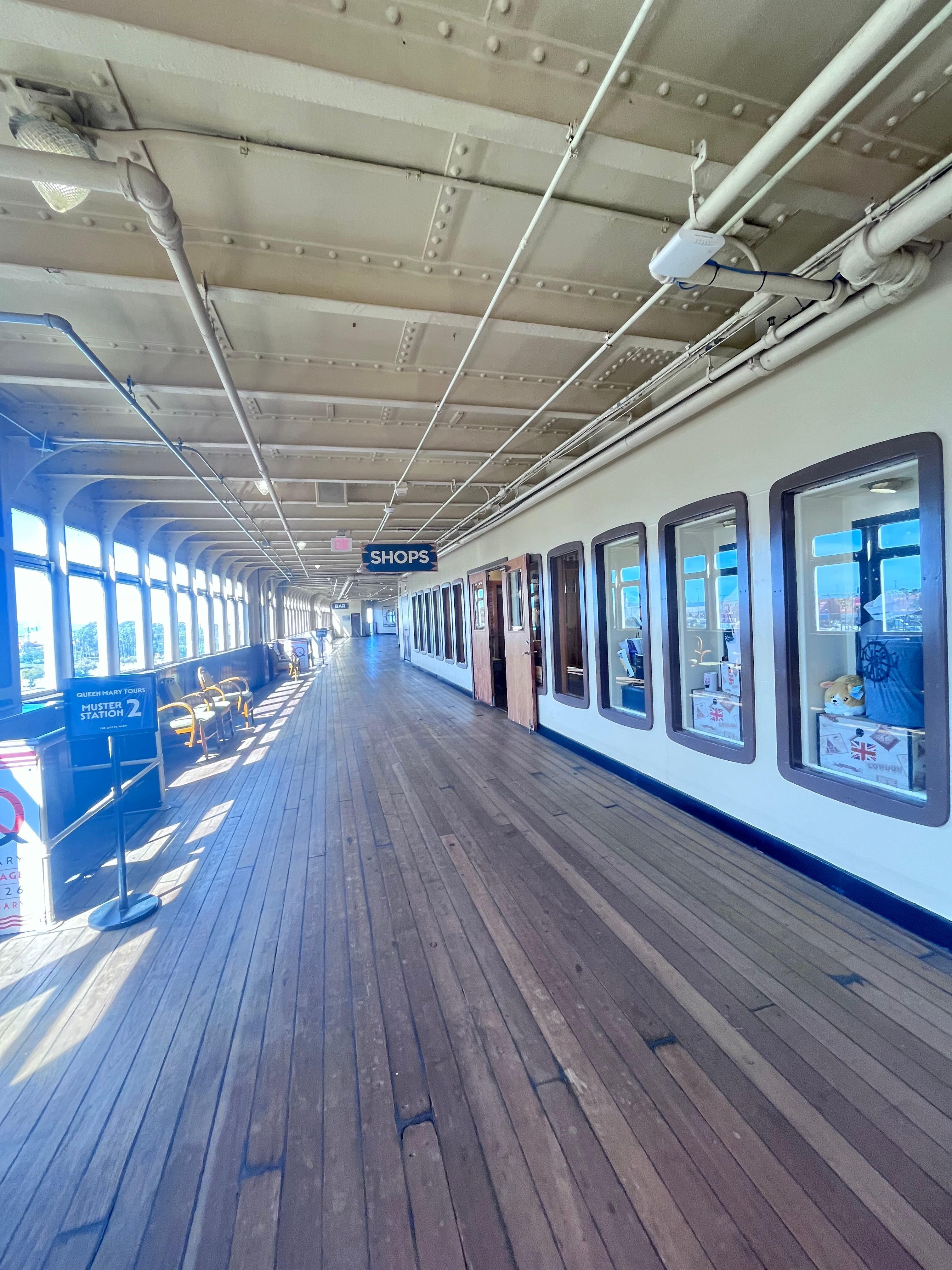 Upper deck with shops and tour 