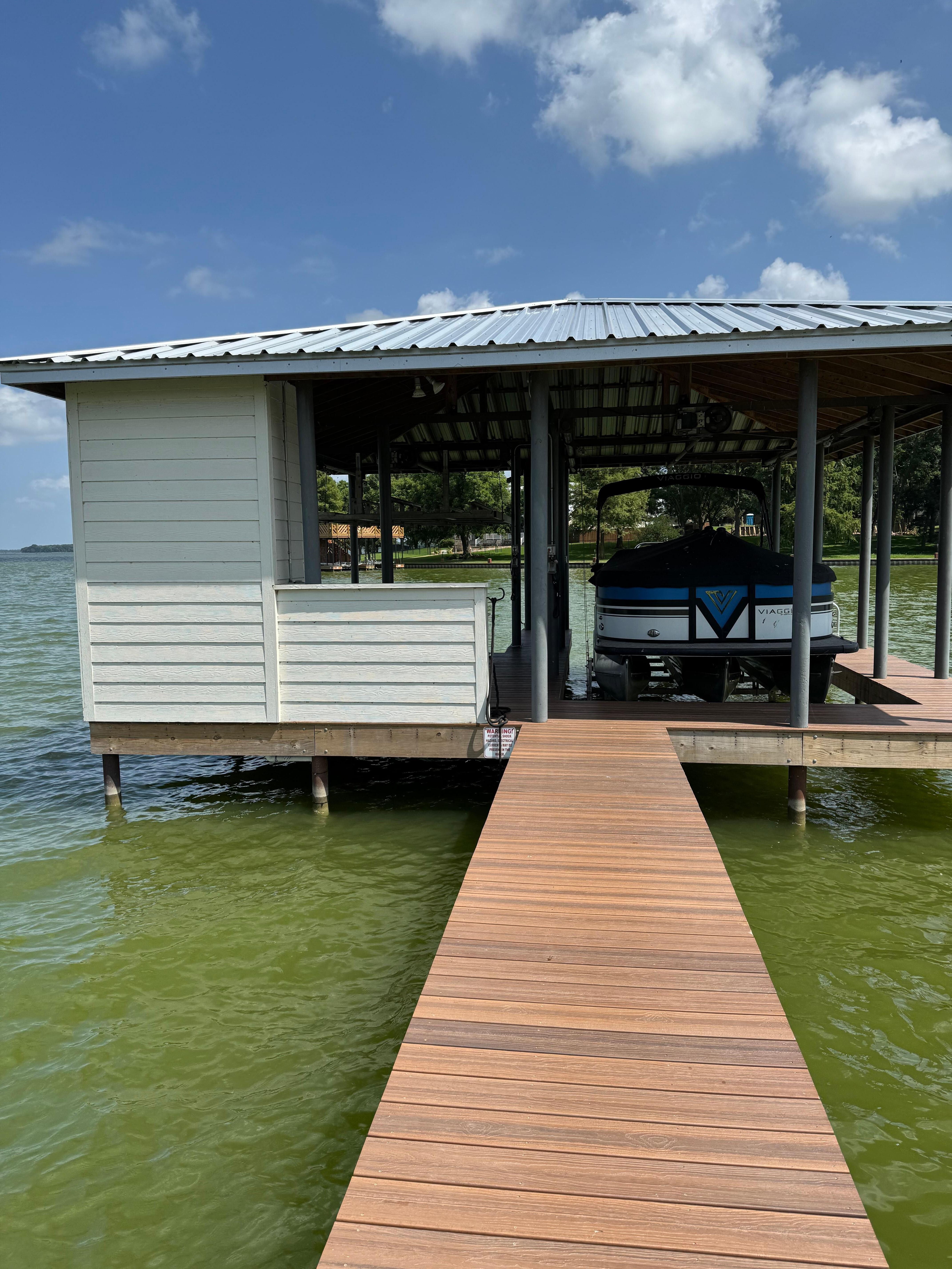 Boat house was great for fishing 