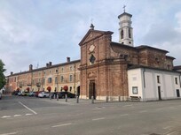 Hôtel logé dans un ancien monastère, à côté de l'église
