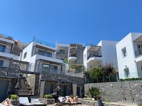 Top floor apartment where you can see the parasol.