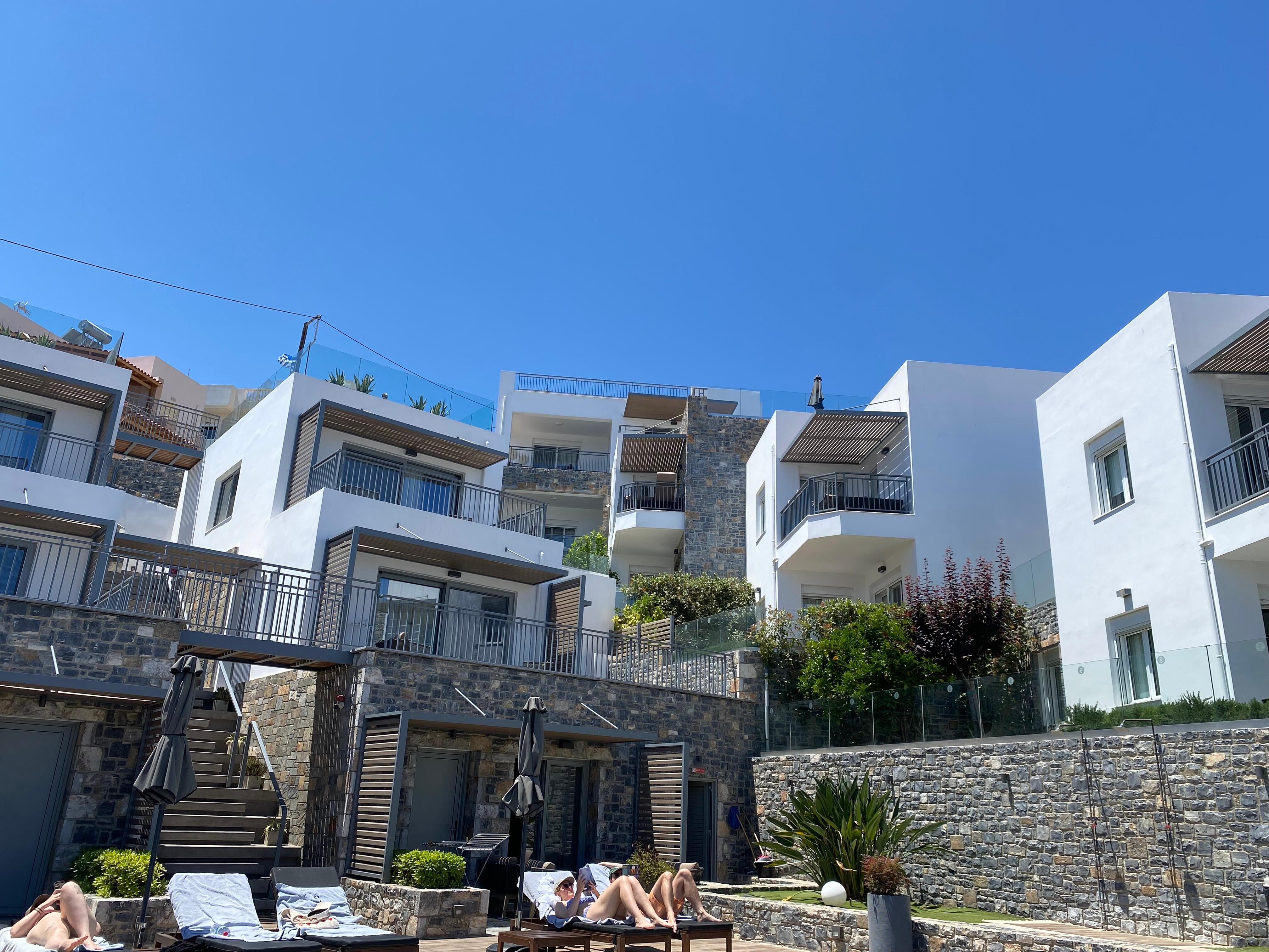 Top floor apartment where you can see the parasol. 