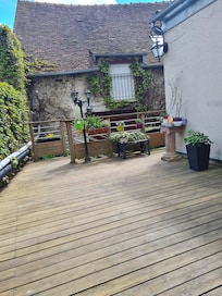 Terrasse intérieure calme et très agréable.