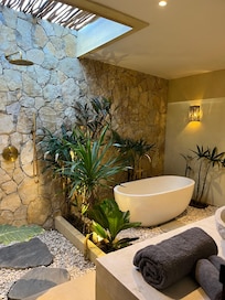 Bungalow bathroom