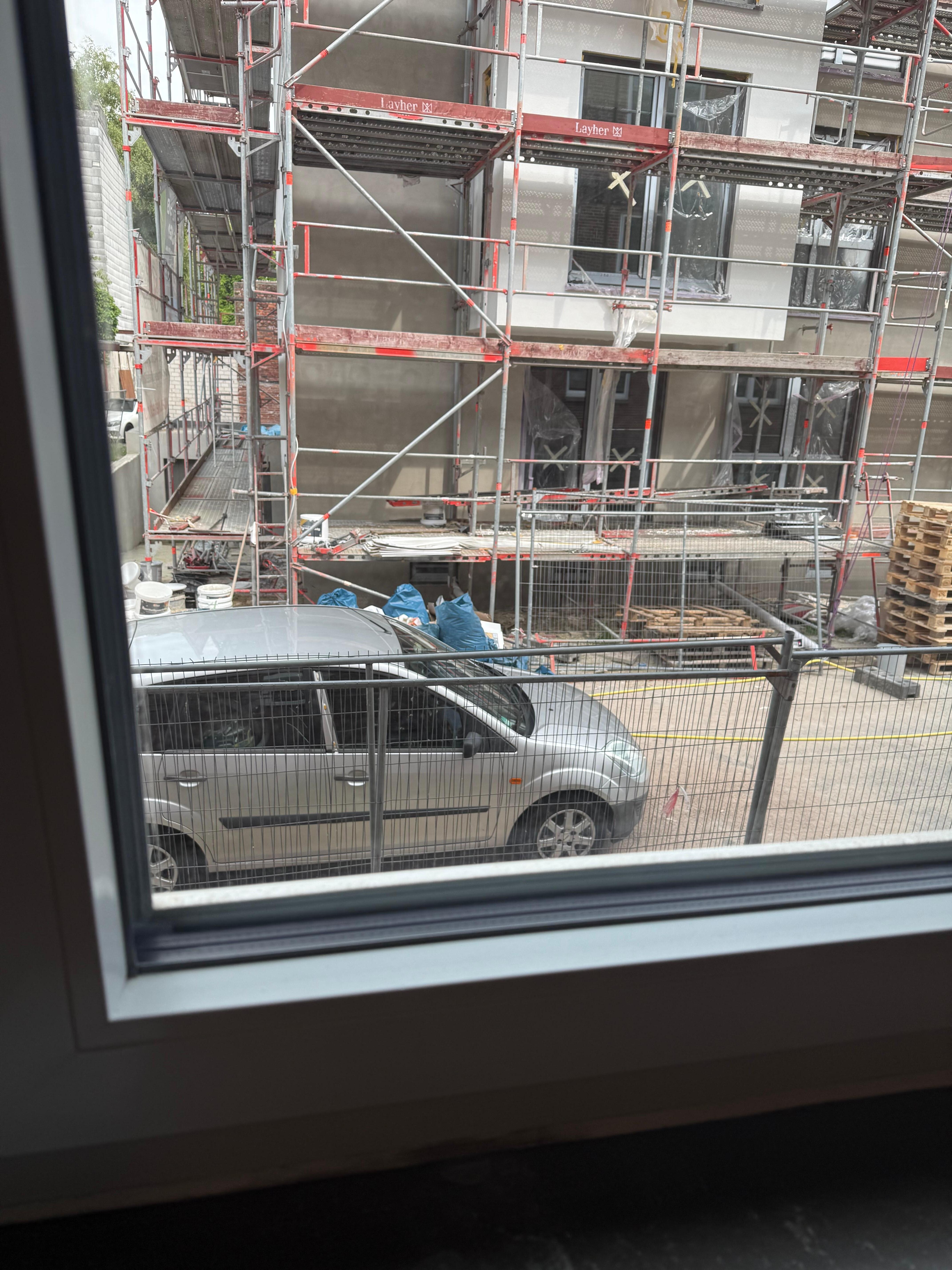 Großbaustelle vor der Tür mit Sperrung der Straße