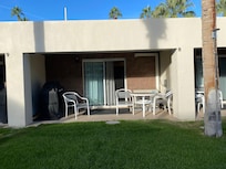 Suite included wall bed & kitchenette. Lots of space for 2 guests.