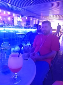 El bar excelente atenciĂłn