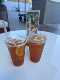 ホテルの前で飲んだピーチティー
美味しかった