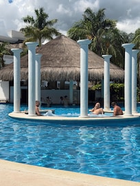 Pools stayed clean and temperatures were perfecto!