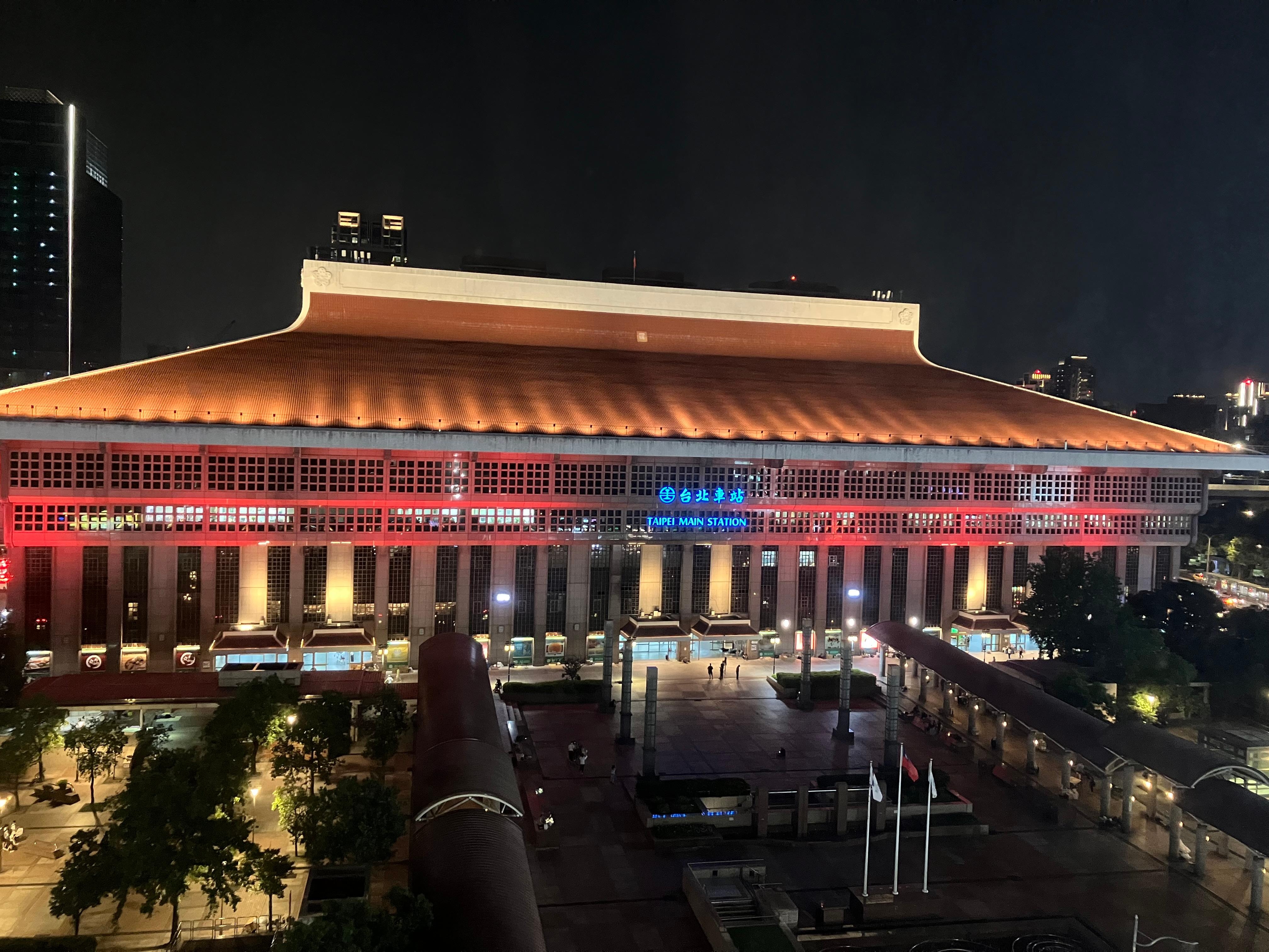 部屋から台北駅が正面にあり綺麗でした。