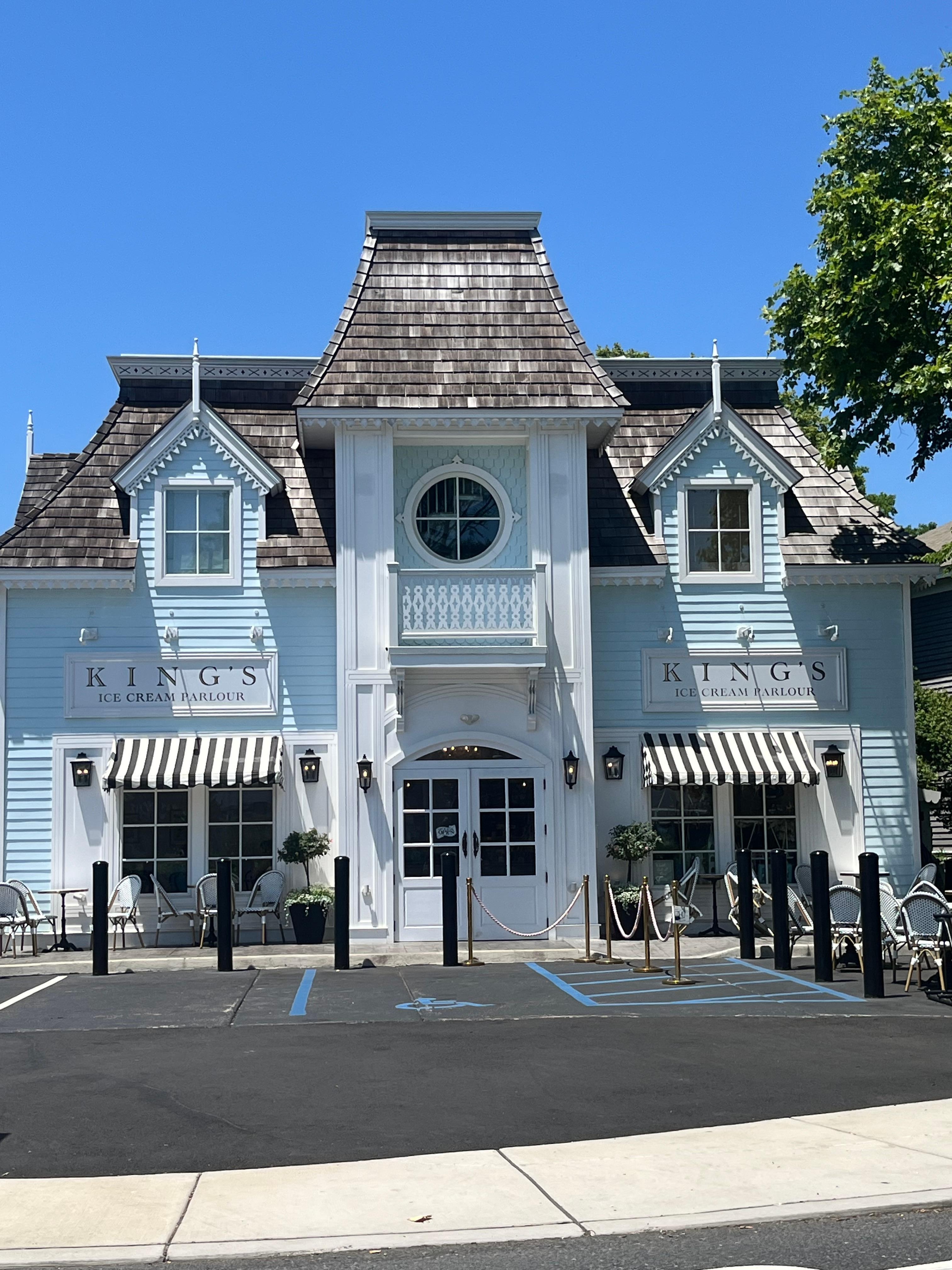 Kings ice cream a block away