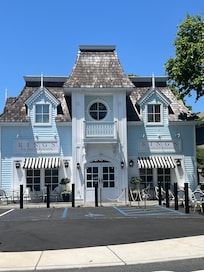 Kings ice cream a block away