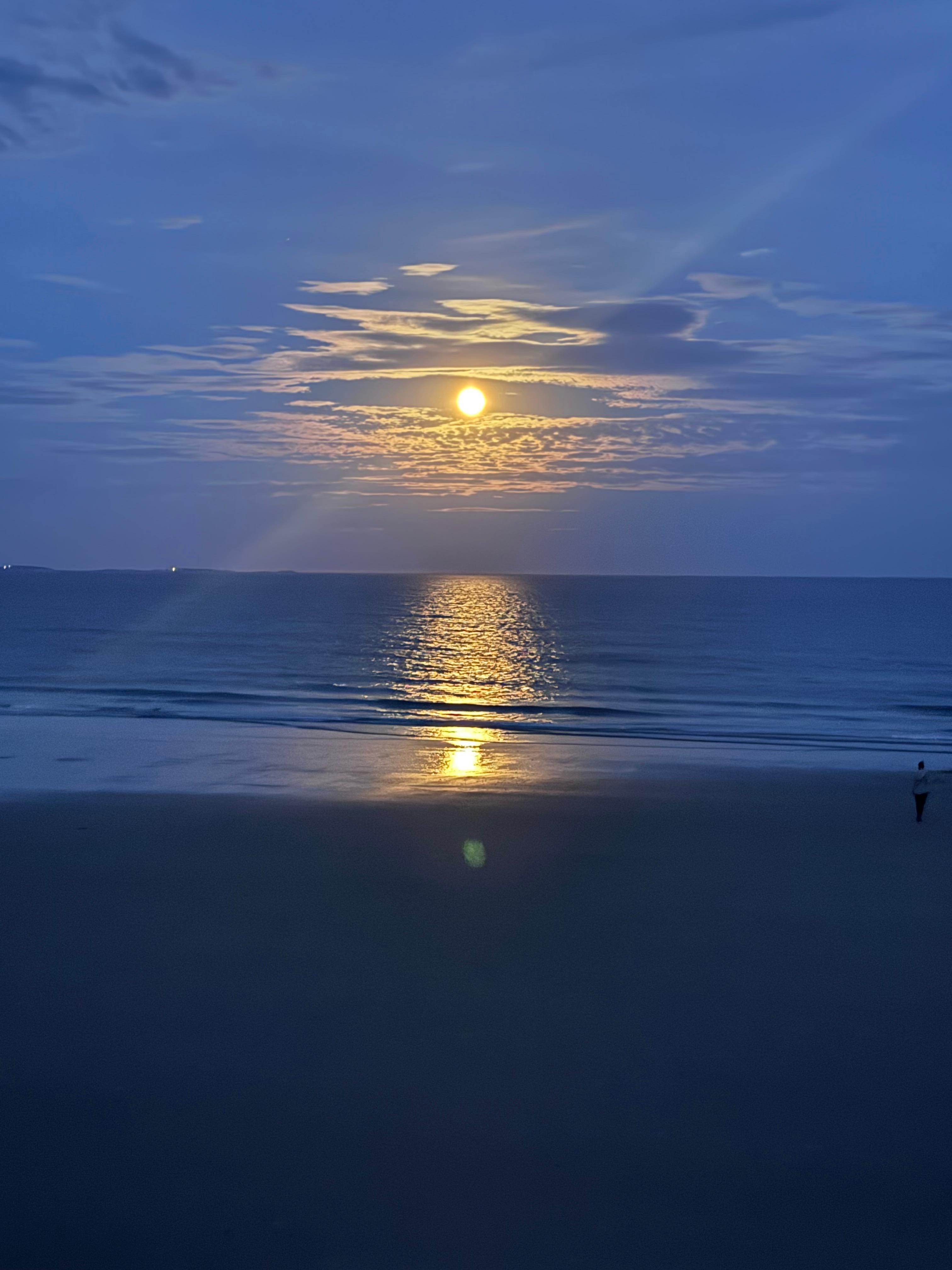 Harvest moon over the Atlantic!