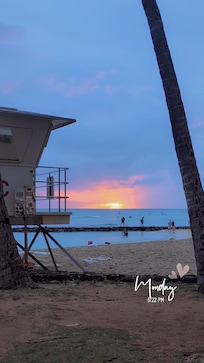 Sunset speak for itself. Beautiful view.