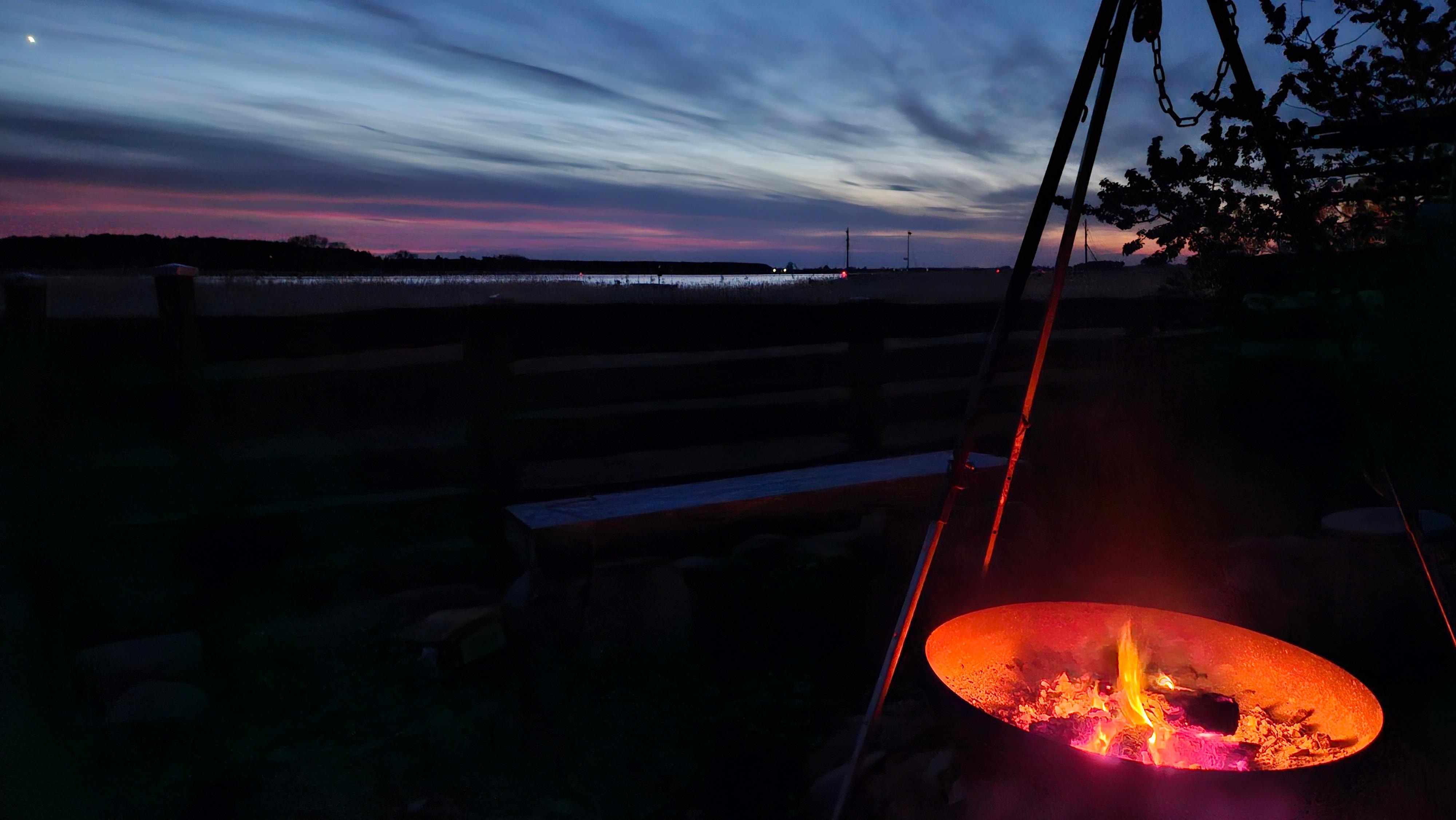 Abensstimmung am Lagerfeuer