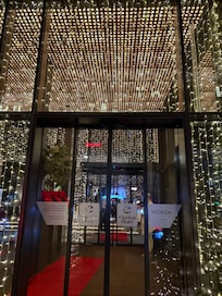 Inngangen julepyntet