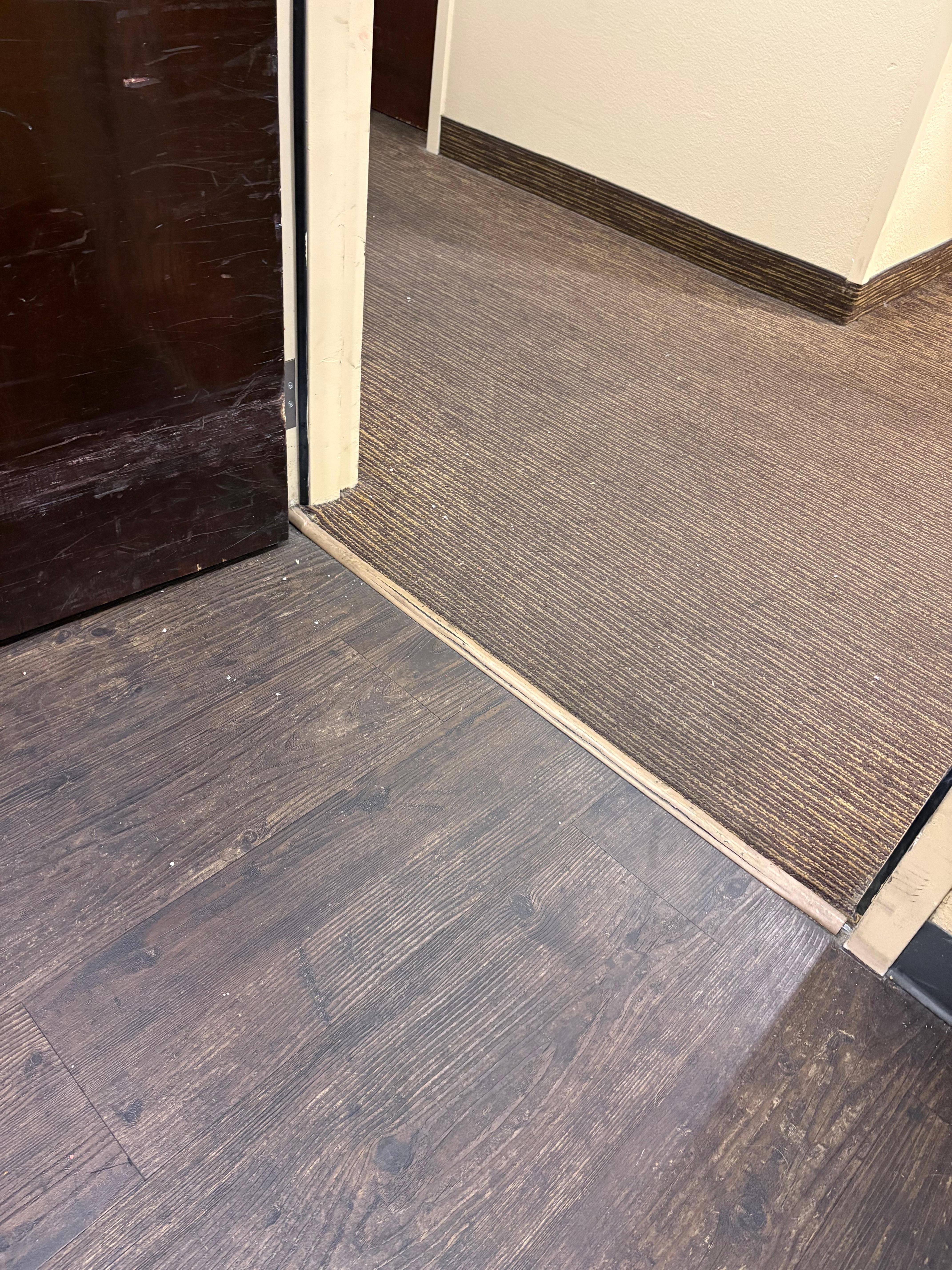 Corredores sujos com mau cheiro 