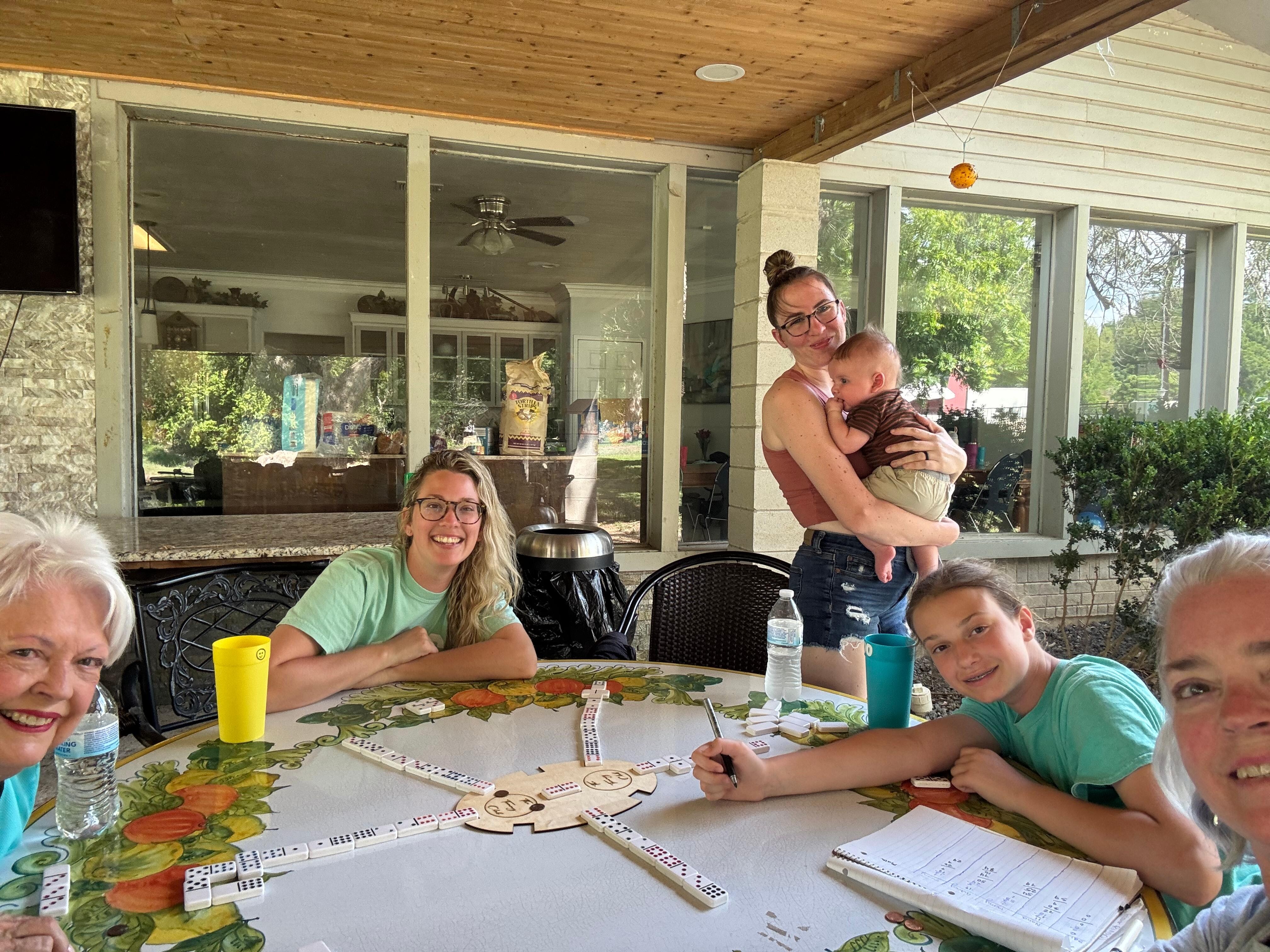 I think there were a dozen tables on the back patio. Sooo much room. We never felt squished!