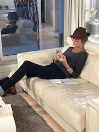 A moment of relaxation on the super comfortable dofs