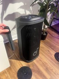 karaoké disponible mais apporter batterie AA pour être sûr pour les micro