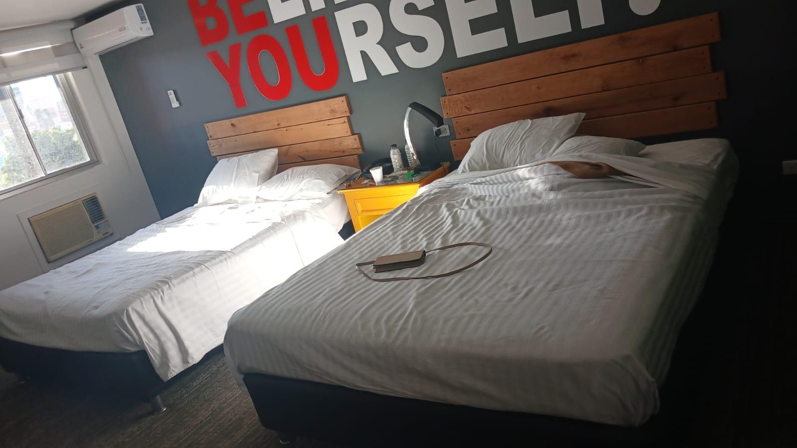 Se supone que la camarista realizó limpieza, cuando ni siquiera tendió la cama