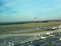 Uitzicht op de start- en landingsbaan