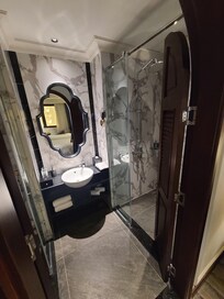 トイレ、シャワーが分離されているので使いやすかった