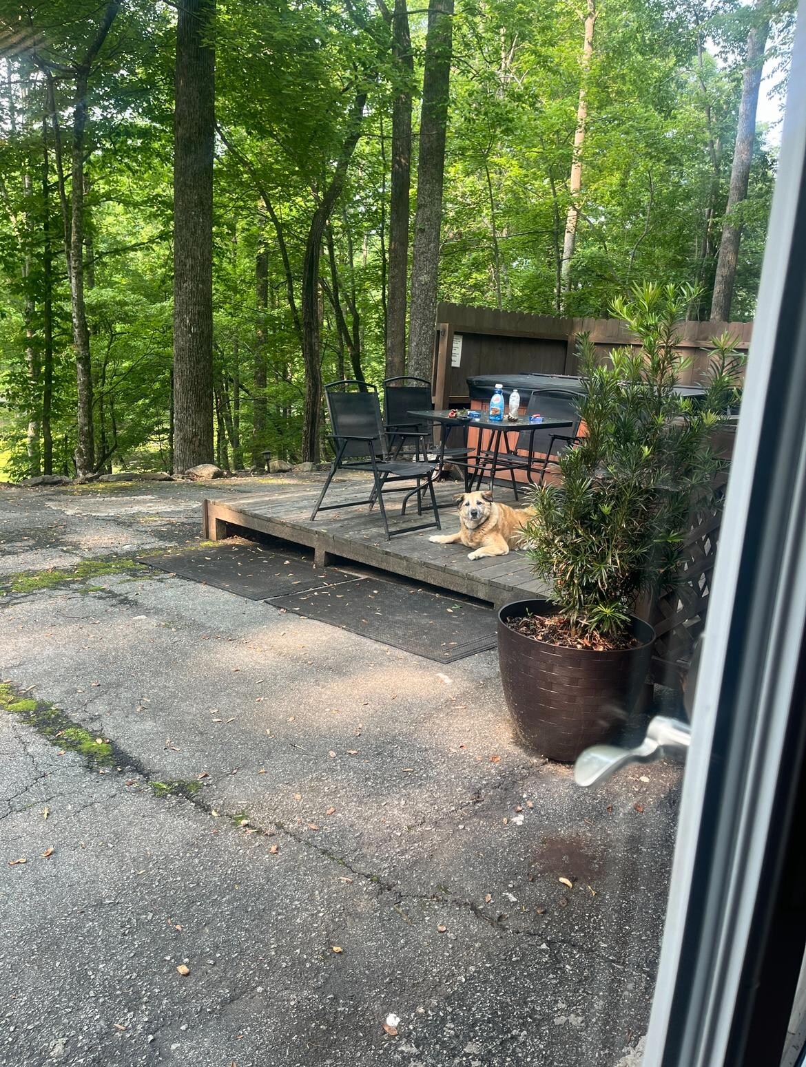 Hot tub/outdoor patio area